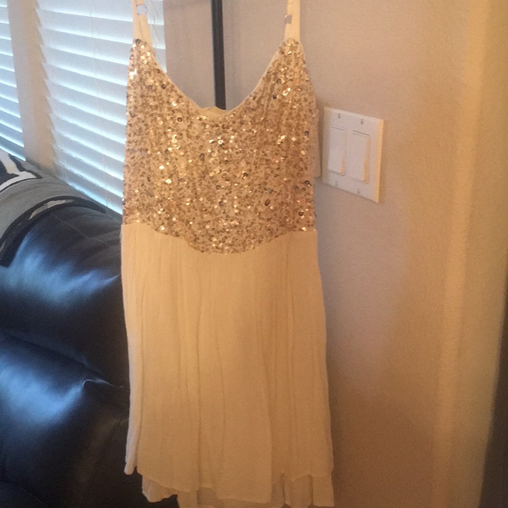 Soft Sequined Gown Comfortable Yet Classy And Sexy - image 1